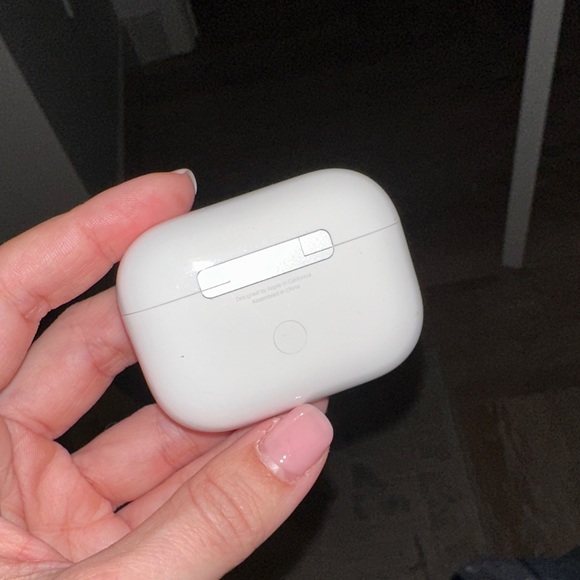 Apple AirPods with Charging Case - Picture 2 of 2